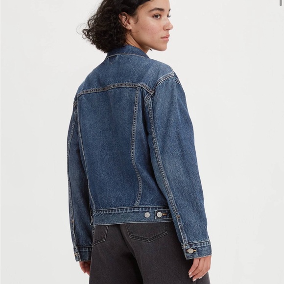 Levi’s Ex-Boyfriend Trucker Jacket (Light Wash in Small) - Picture 6 of 6